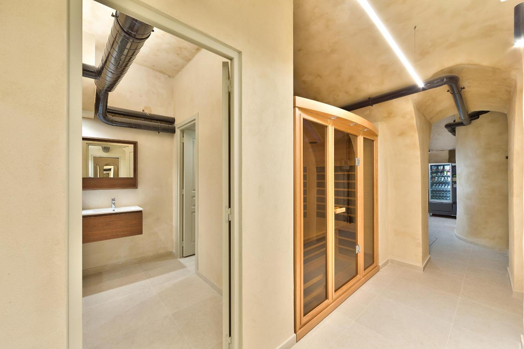 102 - Urban Opera Picasso Apartment